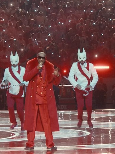 Snoop Dogg's Holiday Halftime Party Now Streaming