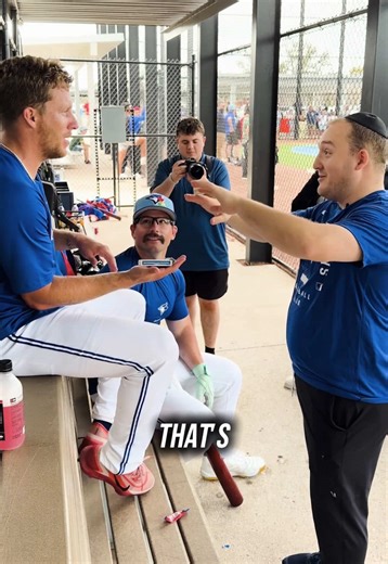 Magician Wows Toronto Blue Jays with Incredible Card Trick