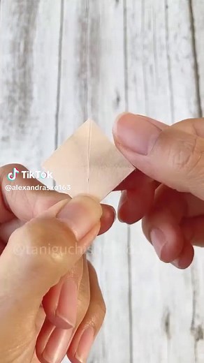 超簡単なコスモス折り紙の作り方