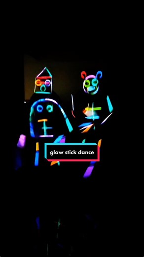 Seru-seruan dengan Glow Stick Dance di Konser