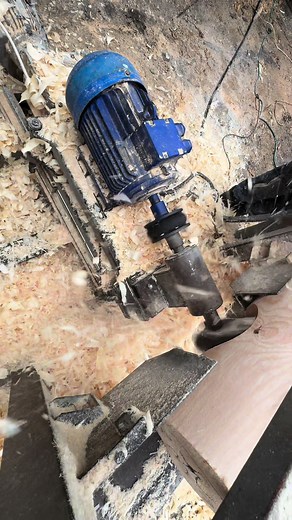 #runderholzbalken #holzhäuser #rundstab #peleta #palisades #domzbali #domyzdrewna #valcovábriketa #holzhäuser #woodbriquette #cylindricalbiam #woodenhouses #lumber #board #logcabin #wood #biofuel #fuelbriquette #woodbriquetteforheating #briquettenestro #stakes #timberexport #rundholz #holz #brennbrikett #brykietpaliwowy