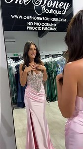 Shop our stunning PINK dresses at One Honey! 🩷 #onehoneyboutique #pinkformaldresses