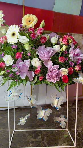 109K views · 2.5K reactions | Butterfly EFFECT 曆 #komi #flower #flowerarrangement #flowershop #florist #bouquet #flowerbouquet #gift #giftideas #roses | Komi | Facebook