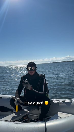 Your boat bottom should be cleaned every month 👀 Don’t stress it — we handle the dirty work. 🤿🛠️ #explore #mechanic #boatmechanic #explorepages | Komarineservices