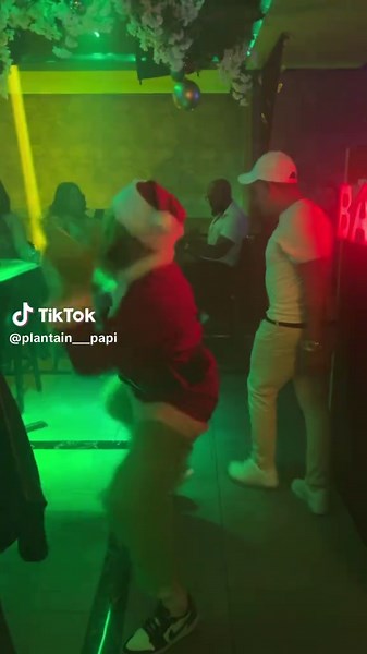 Mood for the rest of month 🇩🇴 😂😭🤣 #dominican #dembow #grinch #navidad #navideño