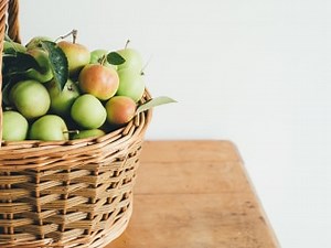 How many calories are in an apple?