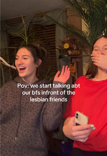 @Brittkneehurts 🦛🦛🦛 @ainsleigh!🤍 @em😙 #friends #fyp | Tik?Toks With Friends