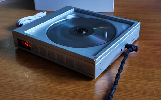 水月雨Moondrop新出的DiscDream桌面便携CD机