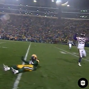 On this date in 2000, the Green Bay Packers Antonio Freeman made a game-winning miracle catch in overtime vs. the Minnesota Vikings. 🤯 (🎥 @nfllegacy) | NFL on CBS