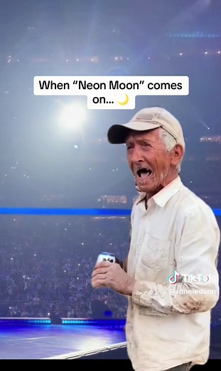 Sing it ! RD #neonmoon #countrymusic #brooksanddunn | Country Music