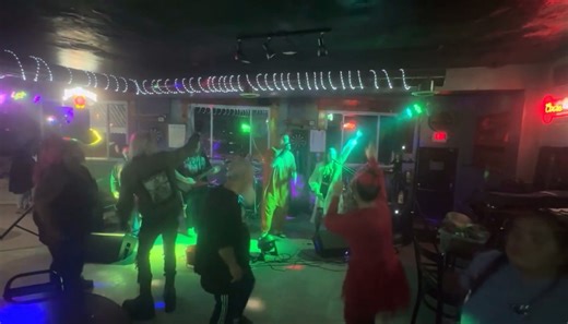 Joined Jesters Revenge for a cover of “Shine” this past Saturday at Jackies Sports Bar and Grill. So fun 🤩 I’ll be opening up their show again the night before Thanksgiving at B-Rox. See you there ☺️🤘🏻 | Ashley Boyce Music