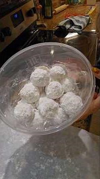 Classic Snowball Cookies - so festive and easy.