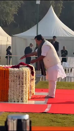 Nitin Nabin on Instagram: "माँ भारती की सेवा में अपना जीवन समर्पित करने वाले, हमारे पथप्रदर्शक, पूर्व प्रधानमंत्री, ‘भारत रत्न’ श्रद्धेय अटल बिहारी वाजपेयी जी की जयंती पर उनके स्मृति स्थल ‘सदैव अटल’ पहुँचकर उन्हें श्रद्धासुमन अर्पित किया। विकसित भारत के संकल्प को साकार करने में उनका मार्गदर्शन हमें निरंतर प्रेरणा देता रहेगा।"