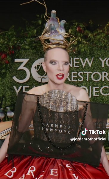 Hulaween 2023: NYC Themed Costume Highlights