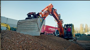 📡 Seznamte se s Topcon GX-90 – novou úrovní automatizace na stavbě! Topcon GX-90 je nejmodernější 3D řídicí jednotka pro stavební stroje, která posouvá přesnost, efektivitu a komfort operátorů na úplně nový level. Umožňuje pracovat rychleji, přesněji a s minimem přejezdů či zbytečných zásahů do terénu. ✅ Vyšší produktivita díky přesnému 3D navádění ✅ Intuitivní ovládání s moderním dotykovým rozhraním ✅ Robustní konstrukce pro náročné podmínky ✅ Kompatibilita s širokou škálou senzorů a systémů T