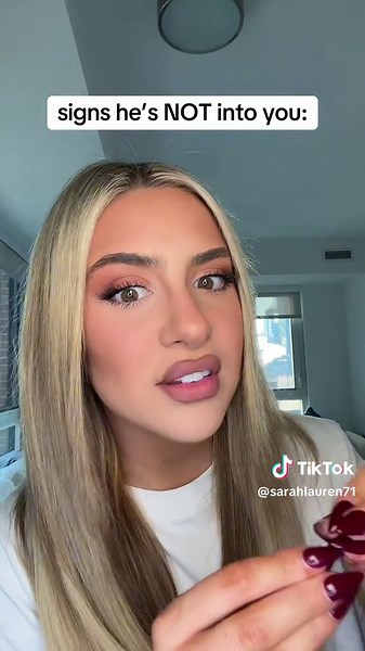 Signs He's Not Into You Anymore: Dating Advice