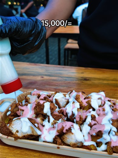 AMERICAN CHIPS Hii Sasa ni ile package ya kishua....watoto wa kishua hii inawahusu...Ni Chips ambazo zimewekewa Paprika na mbwembwe nyingine, ambayo unapata na boneless chicken breast zilizopikwa kiutaalam wa Hali ya juu....na kuna secret Sauces zinawekwa humo ambazo ndo zinakamilisha utamu wote na kuleta ladha inayokukumbusha vacation yako ya marekani mwaka uleeee... BEI NI: 15,000 TU RATIBA: JUMANNE ,JUMATANO, ALHAMIS, IJUMAA, JUMAMOSI NA JUMAPILI TU NOTE: KWA DELIVERY PIA UTALIPIA DELIVERY PA