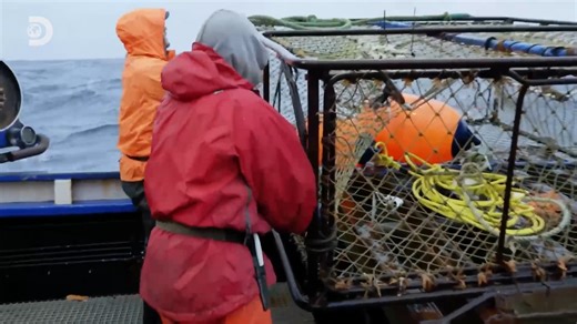 Sig’s son-in-law takes a gamble on a risky new route through the Bering Sea. #DeadliestCatch | Discovery Channel Australia