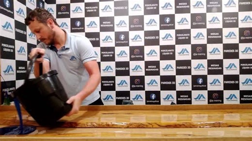 • Escola do Epóxi | Cursos Online 🇧🇷 on Instagram: "• Que tal ter uma RENDA EXTRA extra ou até mesmo MUDAR DE PROFISSÃO? 🔥 Descubra como pessoas sem formação estão dominando o segmento epóxi, trabalhando de casa, tendo mais tempo de qualidade e liberdade financeira! 💰🏡 Venha fazer parte da MAIOR ESCOLA do segmento epóxi do Brasil! Tenha acesso técnicas e métodos exclusivos, já validados por mais de 50 mil alunos 🇧🇷 Quem será o seu mentor? O curso Escola do Epóxi foi desenvolvido pelo prof