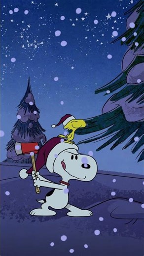 Snoopy & The Christmas Tree! | Apple TV+ #shorts
