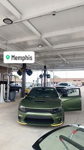 Windshield replacement on a clean 2023 Dodge Charger! #wisecrackglassrepair #glassrepair #glassreplacement #glassreplace #glassreplaced #glasswork #satusfyingvideos #dodge #dodgecharger