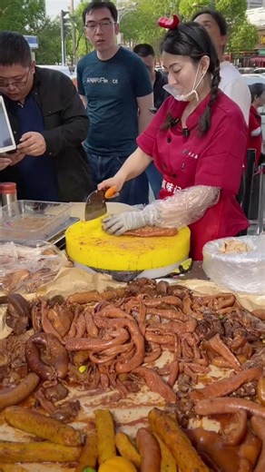 The skill in slicing braised pork is truly excellent. #saliwellfood