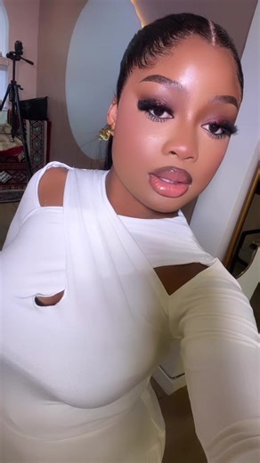 Everyday is all about me! This one just comes with cake and bad songs🤍🤍. #birthdaygirl #viral_video