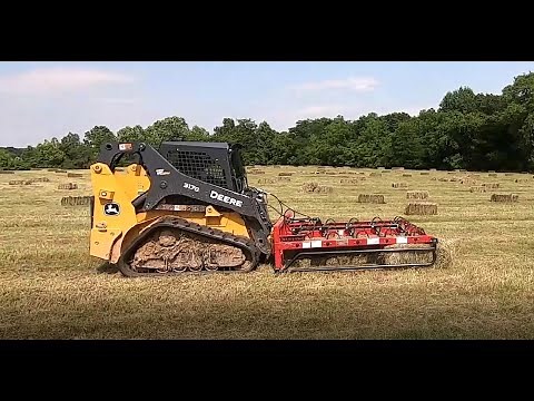 John Deere 317G Track Loader Picking up and Stacking Hay with a Maxilator Accumagrapple