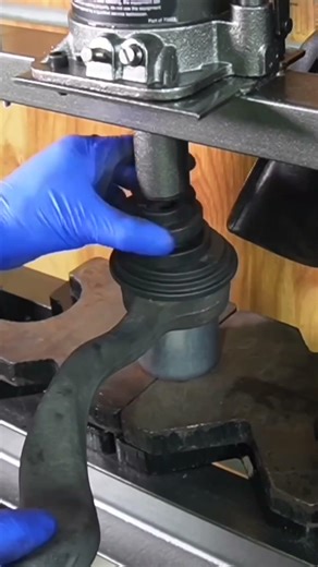 2010 BMW 650i lower control arm bushing replacement. Full video is on my channel. E63 E63 M6