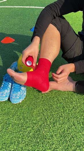 Simple self-adhesive bandage protection against sports injuries, high elasticity and breathability#sports #football #ankletape #wristtape #adhesivebandage