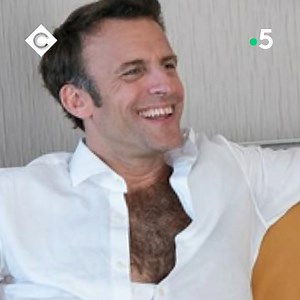 1.2M views · 10K reactions | A l'approche du second tour, Emmanuel Macron tente de séduire les Insoumis, les LR, les écolos... Mais, plus surprenant : il tente aussi de séduire les fans de BHL et de Demis Roussos 來 | C à vous | Facebook