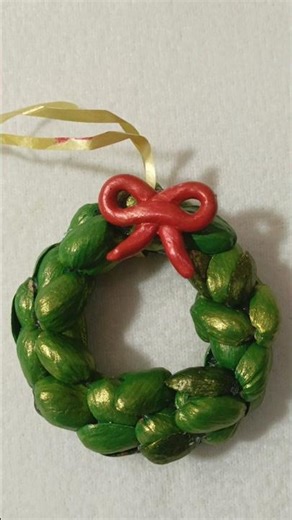 This Tiny Christmas Wreath is TOO CUTE 🎄💚 #diy #trending #christmas #shorts #christmasdecor