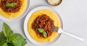 Receita rápida: polenta cremosa com carne moída em 50 minutos