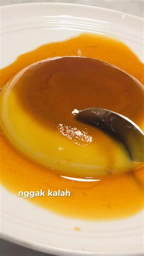 E-Commerce Pastry & Bakery on Instagram: "🍮 Caramel Pudding (No Oven, No Susu) 🤎✨ Halo Teman Wahab! Puding karamel lembut ala resto jepang ini bisa banget dibuat tanpa oven & tanpa susu cair lhoo 😍 Simak bahannya di caption, tetap simpel, ekonomis, dan cocok banget buat ide jualan✅ Belanja semua bahannya dengan harga terbaik tentu di Tokowahab.com ya 😉 🥣 Bahan-bahan (±3 porsi): (✨: Beli di Toko Wahab) Bahan karamel: 60 gr gula pasir 2 sdm air Bahan puding: 2 butir telur 2 butir kuning telur