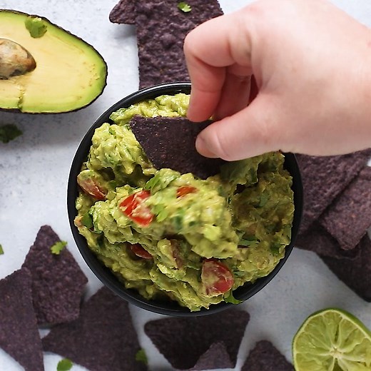 1M views · 434 reactions | cinco de mayo is tomorrow and I am 100% making this guacamole. made with fresh ingredients, it's my favorite guac EVER! 陋 RECIPE: https://www.ambitiouskitchen.com/best-guacamole-recipe/ | Ambitious Kitchen | Facebook