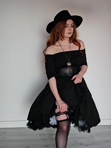Vintage Gothic Fashion: Embrace Retro Styles