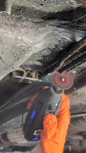 1.7M views · 1.9K reactions | Cutting Fuel Lines! #Fuel #repair #mechanic #diy | Marius RBE | Facebook