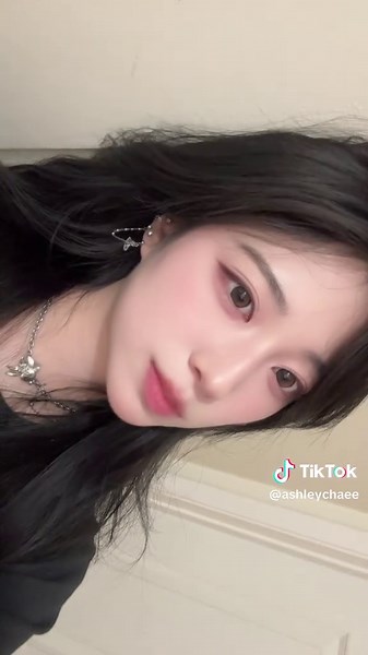 Clinique Powder Pop Flower Highlighter 리뷰