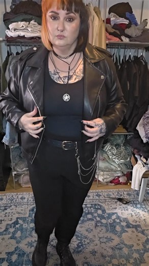 How to Style a Goth Look for a Night Out 🍻💀 #shortvideo #shorts #muse