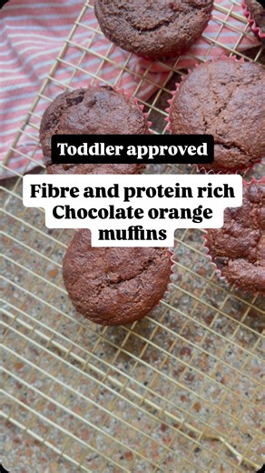 Tis the time of year for chocolate 🍊 & hangry children And these high fibre and protein rich chocolate orange muffins are the perfect antidote to endless snack requests, and an alternative to perhaps some of the higher sugar options floating around the next few weeks (let me be clear - having those around too is fine, and IMO nothing beats a TCO 🍊). Every Monday I bake with Rae on my day off with her, and for the last 4 weeks all she asks is if we can make the chocorange muffins - so we’ve had