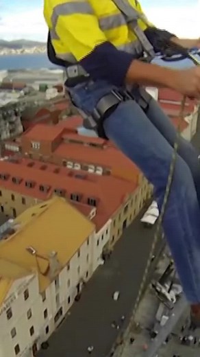 See our Managing Director, Kristan Pritchett put our safety harness to the ultimate test! Try it - Test it - Trust it. SpanSet Australia 🇦🇺 #heightsafety #cranelife #workingatheights #bestsafetyharness #safework