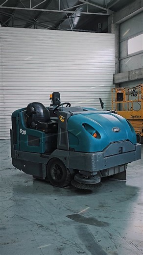 AGS FORKLIFT SH.P.K on Instagram: "Tennant S30 – Fshesa Industriale Profesionale Tennant S30 është fshesë industriale e fuqishme, e dizajnuar për pastrim të sipërfaqeve të mëdha në ambiente të brendshme dhe të jashtme. Ky model pa kabinë ofron funksionalitet të plotë, është më ekonomik dhe i lehtë për manovrim, duke garantuar pastrim efikas edhe në kushte të vështira. ✅ Performancë e lartë dhe qëndrueshmëri ✅ Filtrim i avancuar i pluhurit për ajër më të pastër ✅ Dizajn kompakt dhe i thjeshtë për
