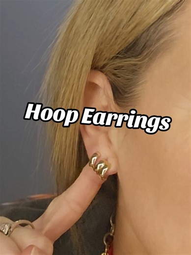 The small hoop earrings that look like you are wearing 3 earrings! so pretty #earrings #jewelry #fashionaccesories #hoopearrings