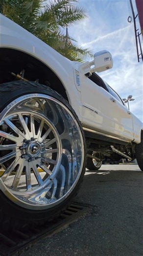 "Blago" predelani in "malenkost" dvignjeni Ford F250 6,7 V8 dizel, Super Duty Platinum.