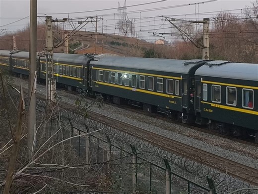 K931次焦柳线下行减速通过，即将驶入鸦宜线