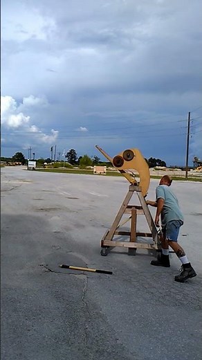 High Velocity Whipper Shot 800:1 mass ratio #whippertrebuchet #mechanicalengineering #kinetic