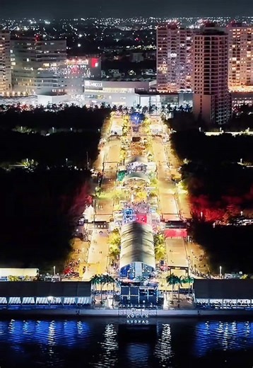 💪🌊 #HYROXCancún en el Malecón Tajamar Atletas de distintas partes del mundo llenaron de energía Cancún durante este fin de semana en el Malecón Tajamar, sede de esta gran competencia internacional de fitness. 🏃‍♀️🔥 Un evento que fortalece el turismo deportivo y proyecta a la ciudad a nivel internacional. 🌎✨ #TurismoDeportivo #CancúnNosUne @Ana Paty