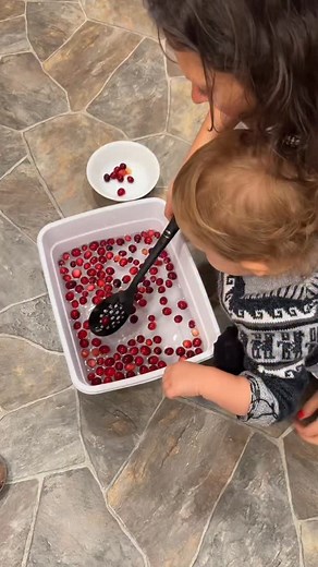 4K views · 52 reactions | Toddler activities like this don’t give me spa-day peace, but they do buy me a few minutes to myself and keep my kids busy in the best way. If you want more easy toddler hacks and mom life tips, you’re in the right place. #toddleractivity #toddleractivities #toddlerhacks #sensoryplayideas #busytoddler #momlife #motherhoodunfiltered #momsoftiktok #toddlerplay #easytoddleractivities #momhacks #momlifetips | LeahVidaurre | Facebook