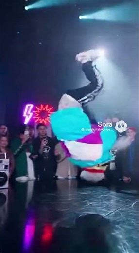 World’s Best Breakdancer… is a Cat?!😮🐱😎 #Shorts