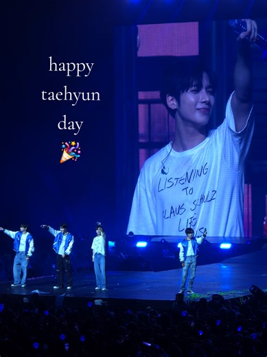 singing 'blue spring' with txt 🥺 @TOMORROW X TOGETHER #txt #moa #taehyun #tomorrowbytogether #kpop